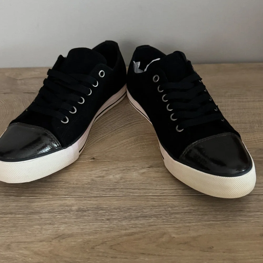 Twig Sneakers Black Womens 8W Wide Width Leather Upper Casual Neutral Monochrome